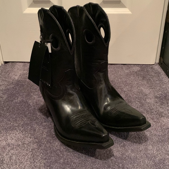 Black Star Matador Booties